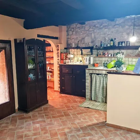 Apartment In Firenzuola Near Lake Arezzo, Cleaning Included Vakantiehuis *