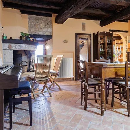 Apartment In Firenzuola Near Lake Arezzo, Cleaning Included Vakantiehuis Crocemaroggia